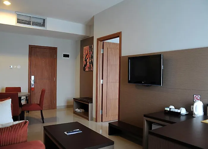 Hotel Lorin New Kuta 4*